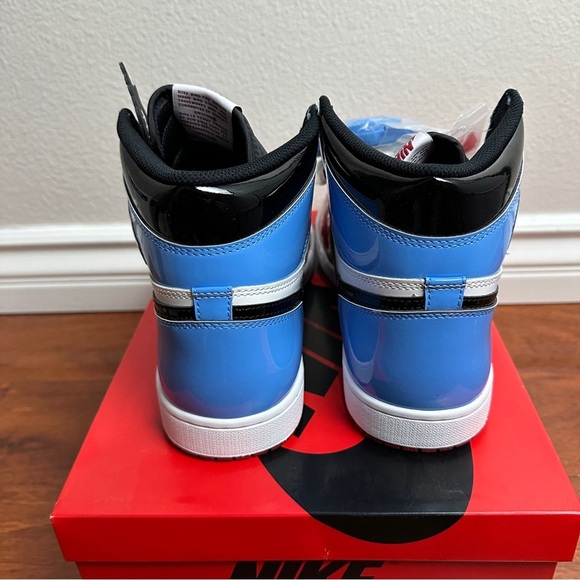 Jordan 1 Retro High Fearless UNC Chicago Size 11 - Picture 2 of 6